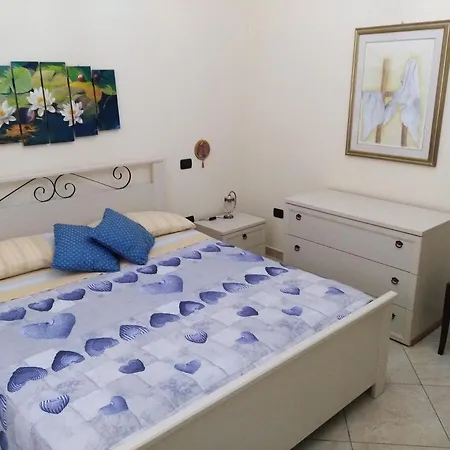 La Dimora Delle 4 Stagioni Apartment *